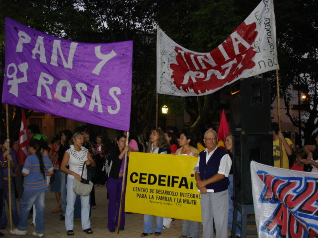 Escuchamos las adhesiones 